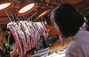 市面上猪肉价依然不便宜 中间差价去哪了