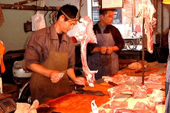 乡村猪肉贩子，杀一头猪卖掉能赚多少钱？