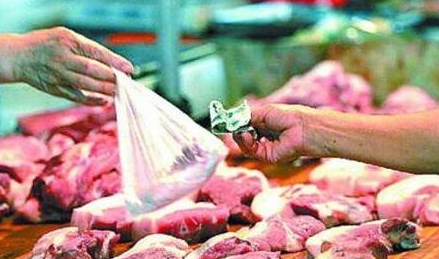 猪肉价格一降再降，上个月批发价创去年来新低