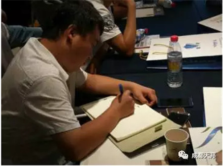  2017年8月9日，成都天邦仔猪无泻万里行第二季——无泻问“后”河南站会议在许昌市鄢陵花都温泉度假酒店举办。