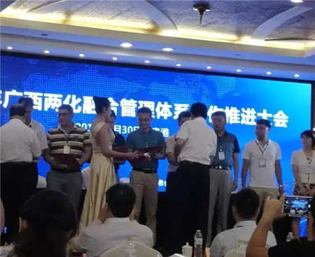 热烈祝贺扬翔股份信息总监王永伟被评为“2017年广西优秀企业CIO”！