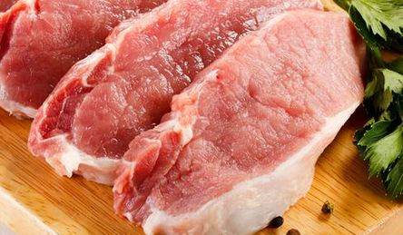 今年的中秋假期与国庆长假重合，并且海关数据显示7月猪肉进口数量为87628吨，同比下降52.2%，这样的猪肉需求量将会明显增加，有利于生猪价格的上涨。