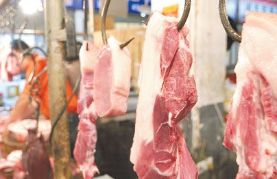 2017年9月6日据统计全国瘦肉型猪出栏均价7.24元/斤，较昨日下跌0.03元/斤，较去年同期9.18元/斤下跌1.95元。