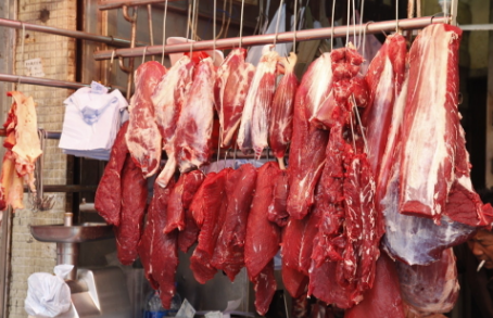 中新网9月28日电 据美国《世界日报》编译称，美国国家癌症研究所(NCI)的新报告指出，红肉吃的越多，死于八种严重疾病的风险就越高。