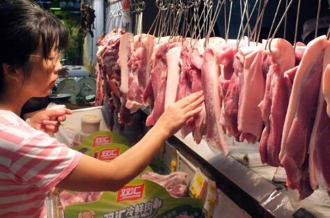 越南猪肉让柬埔寨亏损10亿，养猪人说，越南猪肉就这么便宜？