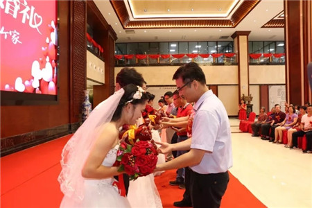 “我们结婚啦~”—扬翔股份2017年集体婚礼隆重举行！