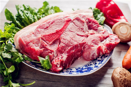 专家指出，第四季度属于猪肉消费旺季，尤其是11月、12月为传统旺季，消费提升将拉动猪价上涨。