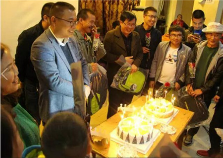 2017年10月23日-24日，四川金新农组织全体员工到雅安碧峰峡欢乐行。