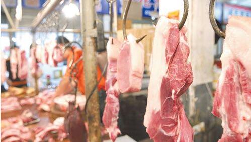 生猪市场最近两天还是保持平稳震荡的态势，截止到昨天，全国瘦肉型猪的出栏均价还是在14.1元/公斤，仔猪价格也没有太大变化，在31元/公斤，总体比较平稳。