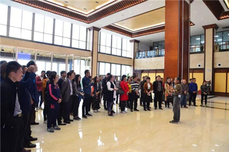  11月8日，广西梧州市长洲区委、万秀区委组织部组织两区非公党建分管领导、企业党组书记、党务骨干分子一行90多人