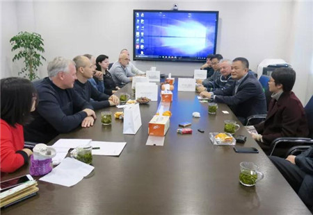  11月22日上午,俄罗斯普罗特维诺市议长巴里索夫等一行15人，在潍坊市外办有关领导陪同下来我公司参观考察。 　　