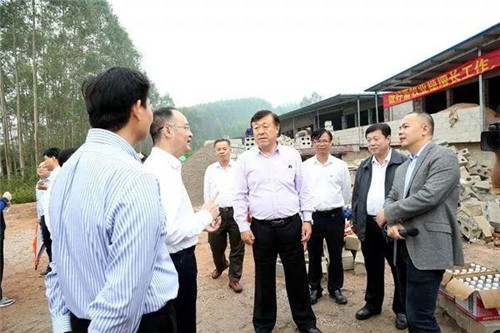 农业农村部副部长于康震到贵港调研并肯定“铁桶猪场”