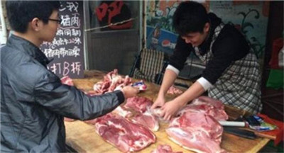 美国猪价跌至5.4元/公斤 中国买家疯抢爆仓！