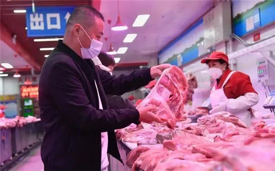 猪价降了8元，首富没了240亿！中国养猪“四巨头”要哭惨了？
